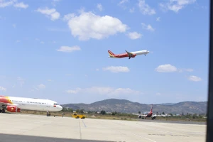 Sân bay Liên Khương đóng cửa từ 19 giờ ngày 6-11