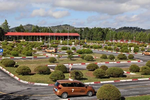 Nhiều giáo viên dạy thực hành lái xe ở Lâm Đồng rớt kiểm tra lý thuyết