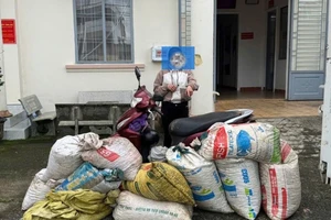 Nữ “đạo chích” đang hái trộm cà phê ở Lâm Đồng thì bị bắt quả tang