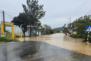 Lâm Đồng: Quốc lộ 20, đèo Ngoạn Mục, Prenn bị ngập, sạt lở do mưa lớn