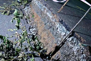 Sau mưa lớn, đường liên xã ở Lâm Đồng nứt toác, sụt sâu 1,5 m