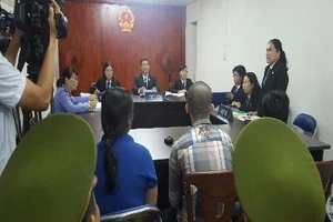 Vụ cướp giật bánh mì: VKS đề nghị miễn trách nhiệm hình sự