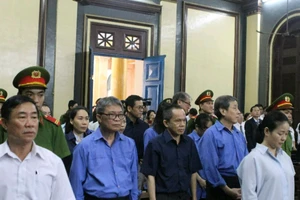 Vụ bà Hứa Thị Phấn: 'Thấy ai cũng ký nên bị cáo ký theo'