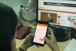 Đóng học phí không dùng tiền mặt: Tại sao phải mất phí?