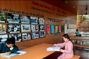 Vừa làm thủ tục hành chính, vừa trải nghiệm không gian văn hóa Hồ Chí Minh 