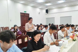 Bà Nguyễn Hoàng Hiếu, Giám đốc Trung tâm Dự báo nhu cầu nhân lực và Thông tin thị trường lao động TP.HCM phát biểu tại hội nghị. Ảnh: NGUYỄN HIỀN