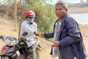 'Trả nợ' dòng sông, 10 năm ròng lão nông xây cầu qua sông Ba 