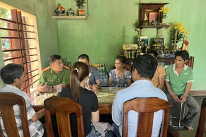 Công an phường Hoài Đức thông qua cơ sở dữ liệu quốc gia về dân cư tìm cách kết nối giúp chị NTHV tìm được cội nguồn.