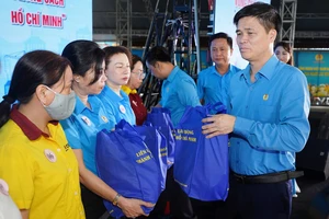 Hỗ trợ 150 phần quà cho công nhân, người lao động TP.HCM gặp khó khăn