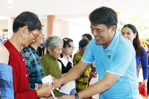 Tỉnh Bình Dương chi hơn 11 tỉ đồng chăm lo cho người có hoàn cảnh khó khăn