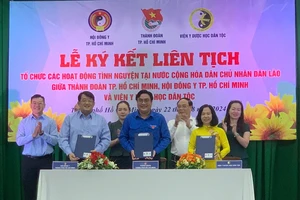 Khám, chữa bệnh và phát thuốc miễn phí tại Lào