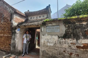 Về làng cổ Đường Lâm, nghe giai thoại sứ thần Giang Văn Minh