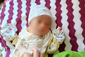 Bé sơ sinh bị bỏ rơi kèm lời nhắn 'gửi gia đình nhặt được thay em nuôi con nên người'
