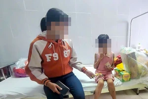 Vụ cháu bé bị mẹ ruột nhiều lần đánh đập: Hoàn cảnh gia đình rất khó khăn 