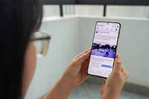 Nếu phụ thuộc quá nhiều vào mạng xã hội sẽ khiến các bạn trẻ thiếu tự tin trong giao tiếp. Ảnh: MINH HOÀNG