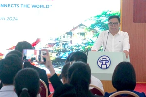 Thưởng thức phở do robot thông minh chế biến