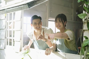 Thu Trang làm phim Tết với 'Nụ hôn bạc tỉ'