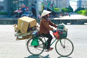 Đề xuất xây dựng bảo hiểm y tế chuyên biệt cho lao động tự do ngoài trời 