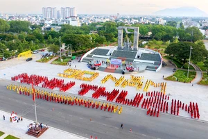 Ninh Thuận: Du khách trải nghiệm khinh khí cầu mừng 50 năm thống nhất