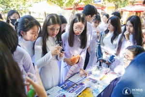 Điểm sàn giảm mạnh, xem xét điều chỉnh điểm tổ hợp môn