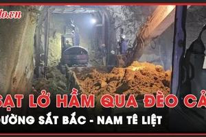 Sạt lở nghiêm trọng tại hầm qua đèo Cả, đường sắt Bắc - Nam tê liệt 