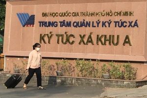 KTX khuyến khích về quê: Sinh viên về hay ở?