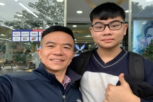 Con trai được học bổng, bố chuyển 100 triệu vào Quỹ Vaccine