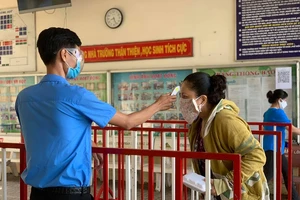 Thi tốt nghiệp THPT 2021: Không còn cảnh phụ huynh tụ tập chờ con trước cổng