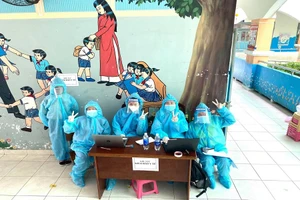 Cô giáo đi chống dịch, học trò nhắn tin động viên 'Cố lên cô ơi!'