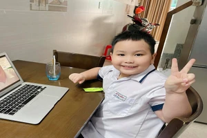 Khóc cười học online: Cô hỏi nghe rõ không, trò nói nghe không rõ