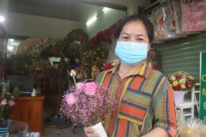 Bận rộn chuẩn bị hoa 20-10: Sau dịch, việc thể hiện tình cảm càng quan trọng