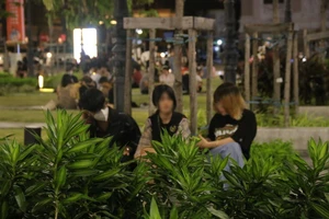 “Vì đã giữ khoảng cách an toàn nên đánh liều không đeo khẩu trang”