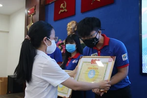 25 năm 'Tiếp sức mùa thi', 5 triệu lượt thí sinh, phụ huynh được hỗ trợ 