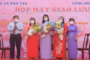 Nước mắt và nụ cười của thầy cô dạy học trò chuyên biệt 
