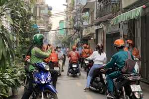 Khách mua quá đông, tiệm bánh mì Bà Huynh bị trật tự đô thị yêu cầu ngưng bán