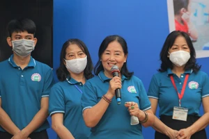 5 năm băng đèo, vượt lũ để 'cõng sách' cho các học sinh vùng cao