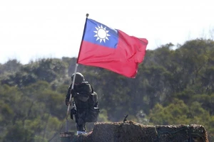 Nhật công bố sách trắng quốc phòng, đề cập căng thẳng ở eo biển Đài Loan