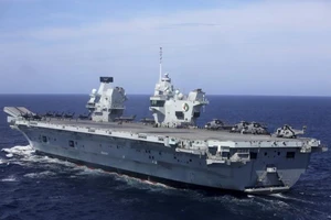 Anh điều tàu quân sự đến Biển Đông: Mũi tên trúng 2 đích