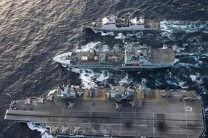 Nhóm tác chiến tàu sân bay Anh 'né' các đảo nhân tạo của TQ ở Biển Đông