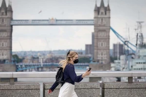 Anh tiến hành nới lỏng giãn cách xã hội theo bốn giai đoạn. Ảnh: GETTY IMAGES