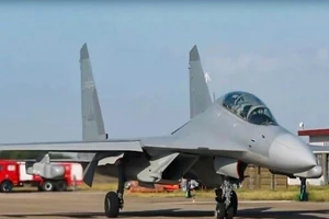 Trung Quốc đưa máy bay phản lực điện tử mới nhất J-16D vào huấn luyện