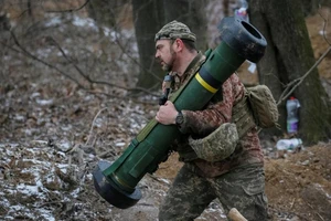 Nước nào, gửi vũ khí gì cho Ukraine trong hơn 100 ngày chiến sự vừa qua?