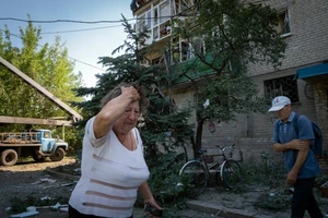 Người dân TP Sloviansk. Ảnh: AP