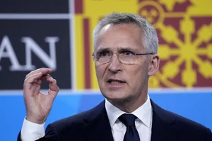 NATO ký nghị định thư gia nhập, đồng ý về nguyên tắc việc kết nạp Phần Lan và Thụy Điển