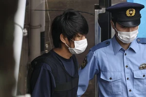 Nghi phạm khai đã thử súng nhiều lần trước khi bắn ông Abe