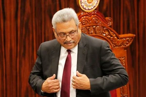 Tổng thống Sri Lanka và vợ sang Maldives, một ngày trước khi từ chức