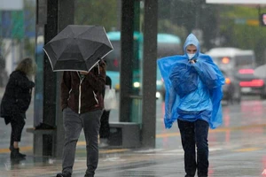 Bão Hinnamnor ở Seoul (Hàn Quốc) vào ngày 5-9. Ảnh: AP