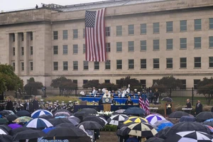 Tổng thống Hoa Kỳ Joe Biden tham dự lễ tưởng niệm tại Đài tưởng niệm Quốc gia 11-9 của Lầu Năm Góc, quận Arlington, bang Virginia vào ngày 11-9. Ảnh: AP