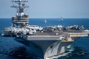 Tàu sân bay USS Ronald Reagan của Hải quân Mỹ ngoài khơi bờ biển Hàn Quốc, ngày 29-9. ẢNH: BỘ QUỐC PHÒNG HÀN QUỐC