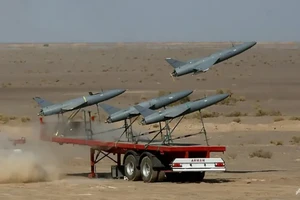 Nga nói 'đừng coi thường' năng lực Moscow, Iran bác cáo buộc UAV Shahed-136 tấn công Kiev